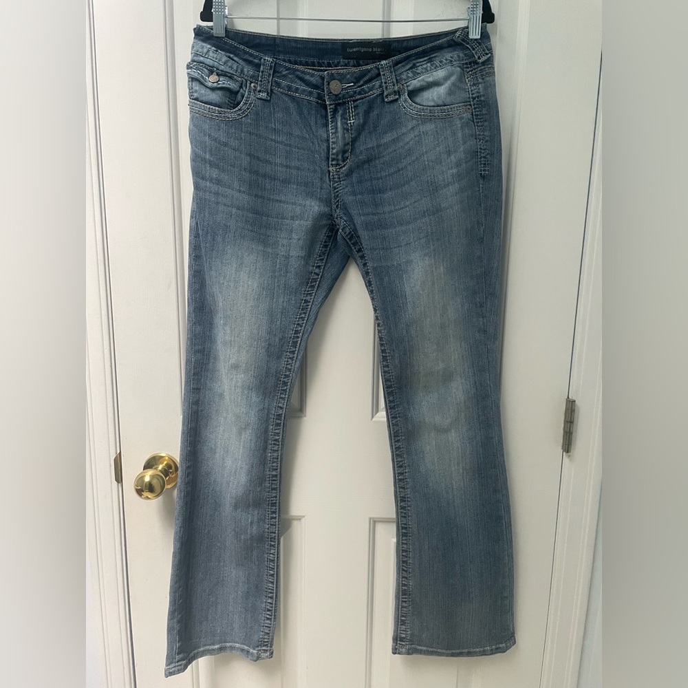 🌸32”x 31” Twentyone Black by RUE 21 Light Wash Women’s Jeans Size 11/12R EUC🌸